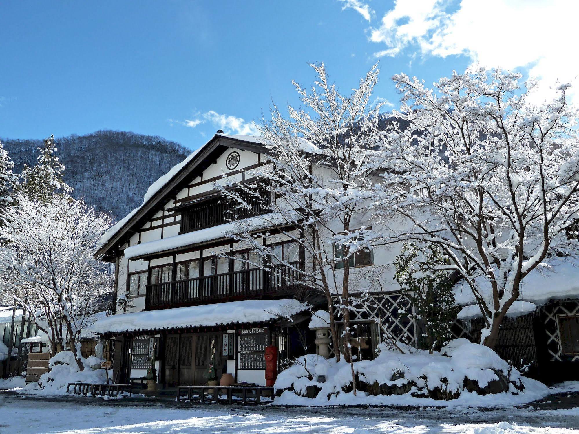 Hotel Honke Bankyu à Nikkō Extérieur photo